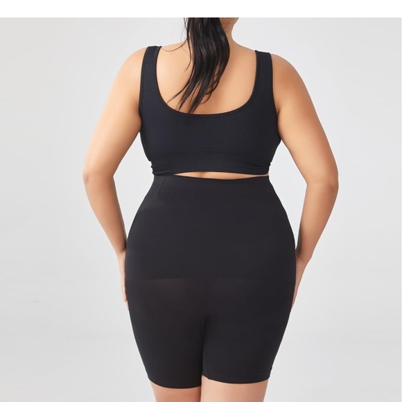 Black High-Waisted Biker Shorts - Picture 3 of 7